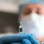 Ученые выяснили, помогает ли прививка от гриппа против COVID-19