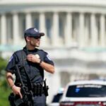 В США полицейским запретили применять удушающие приемы — РИА Новости, 14.09.2021