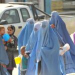 Талибы пообещали дать женщинам в хиджабе доступ к образованию и работе — РИА Новости, 04.09.2021
