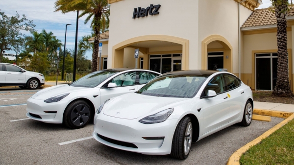 Крупный заказ от Hertz повысил капитализацию Tesla до триллиона долларов