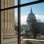 Сенат США принял законопроект о повышении потолка госдолга — РИА Новости, 08.10.2021