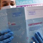 Что происходит с теми, кто купил ковид-сертификат — РИА Новости, 24.10.2021