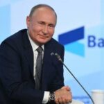 В Кремле рассказали, как Путин реагирует на теорию о наличии двойников — РИА Новости, 17.12.2021